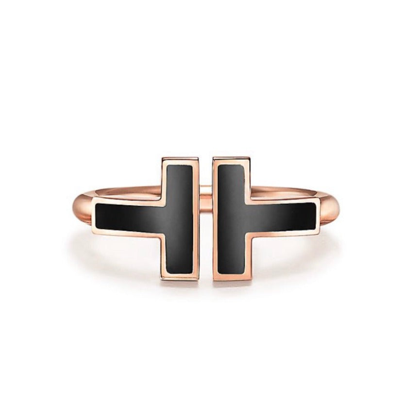 ANILLO PEQUEÑO DE ÓNIX EN ORO ROSA