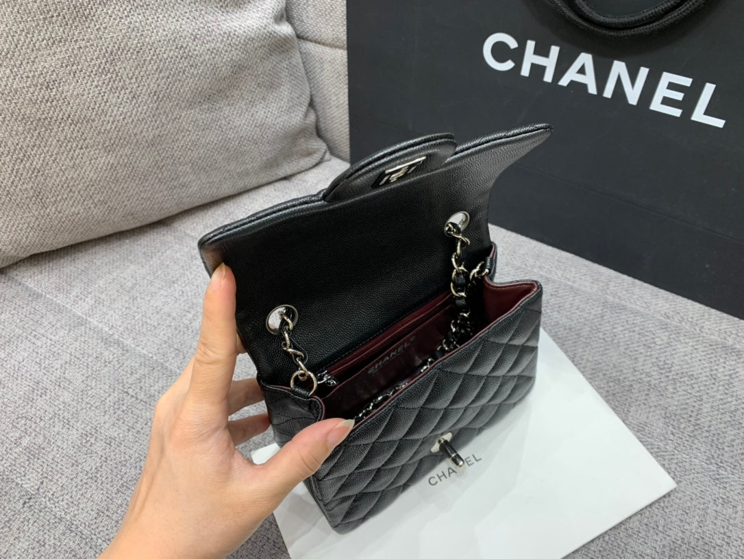 MINI BOLSO CUADRADO CON SOLAPA 17 CM NEGRO CAVIAR HERRAJES PLATEADOS