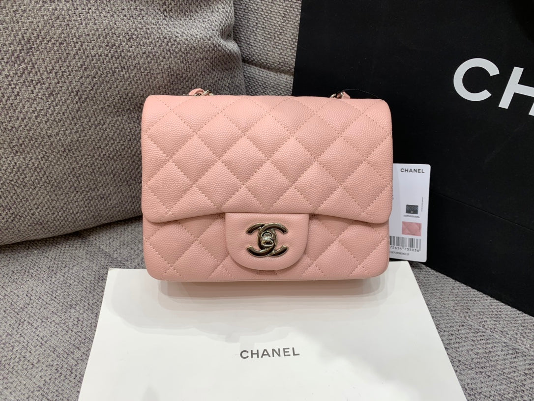 MINI BOLSO CUADRADO CON SOLAPA 17 CM COLOR CAVIAR ROSA HERRAMIENTAS PLATEADAS