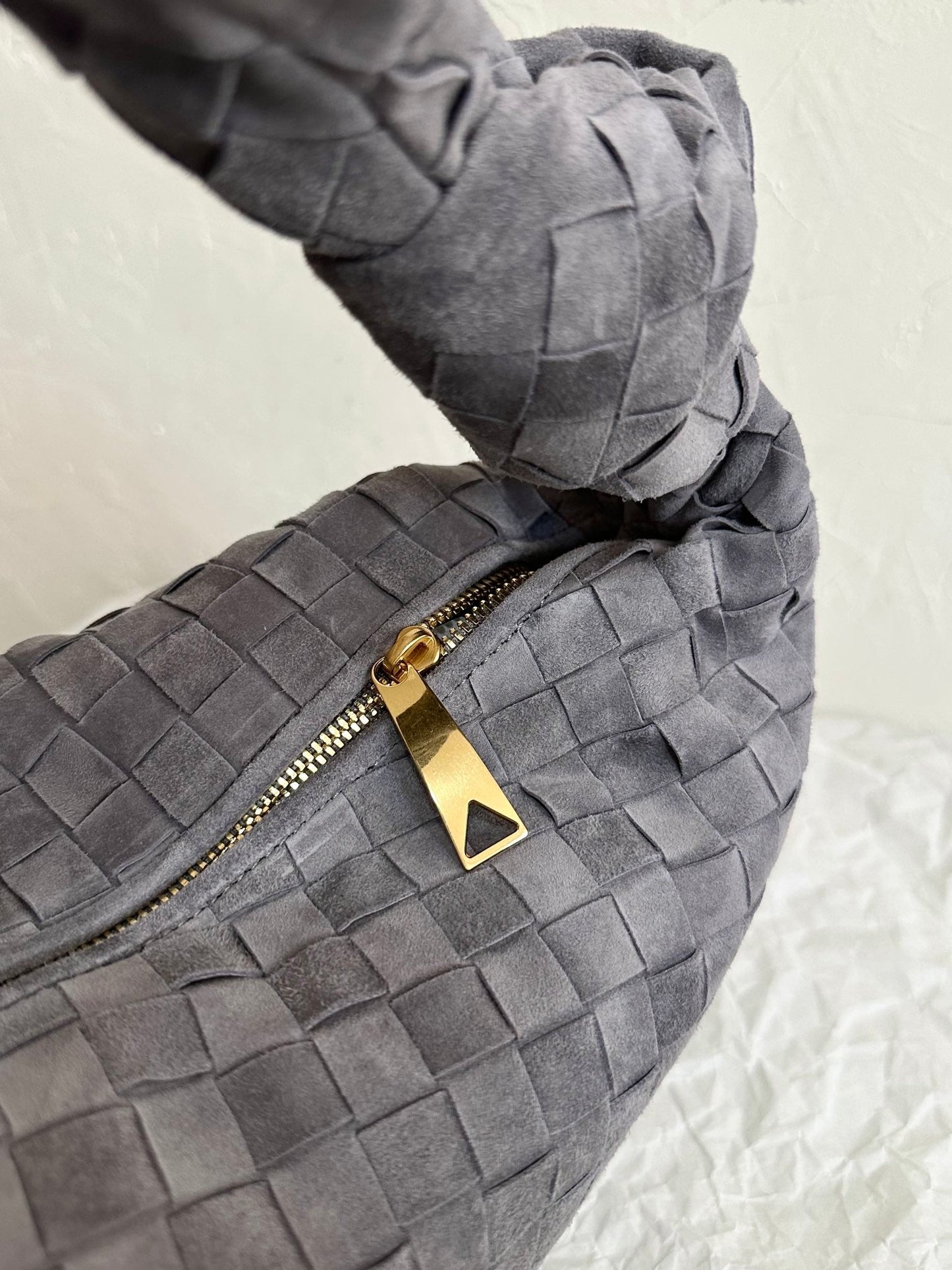 BV SMALL JODIE 48CM PIEL GAMUZA GRIS