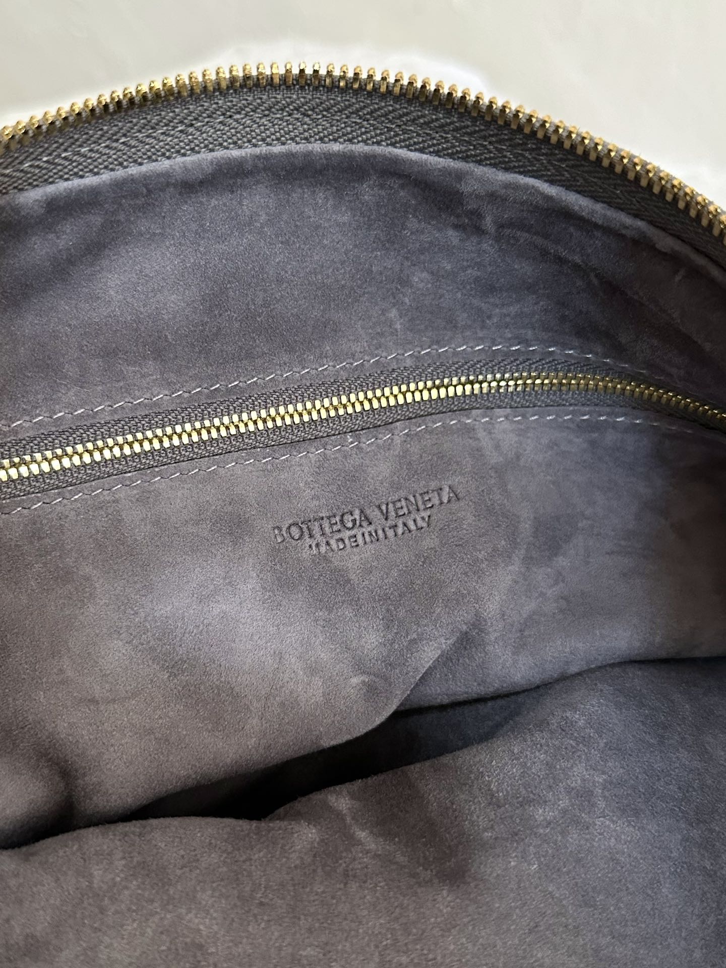 BV SMALL JODIE 48CM PIEL GAMUZA GRIS
