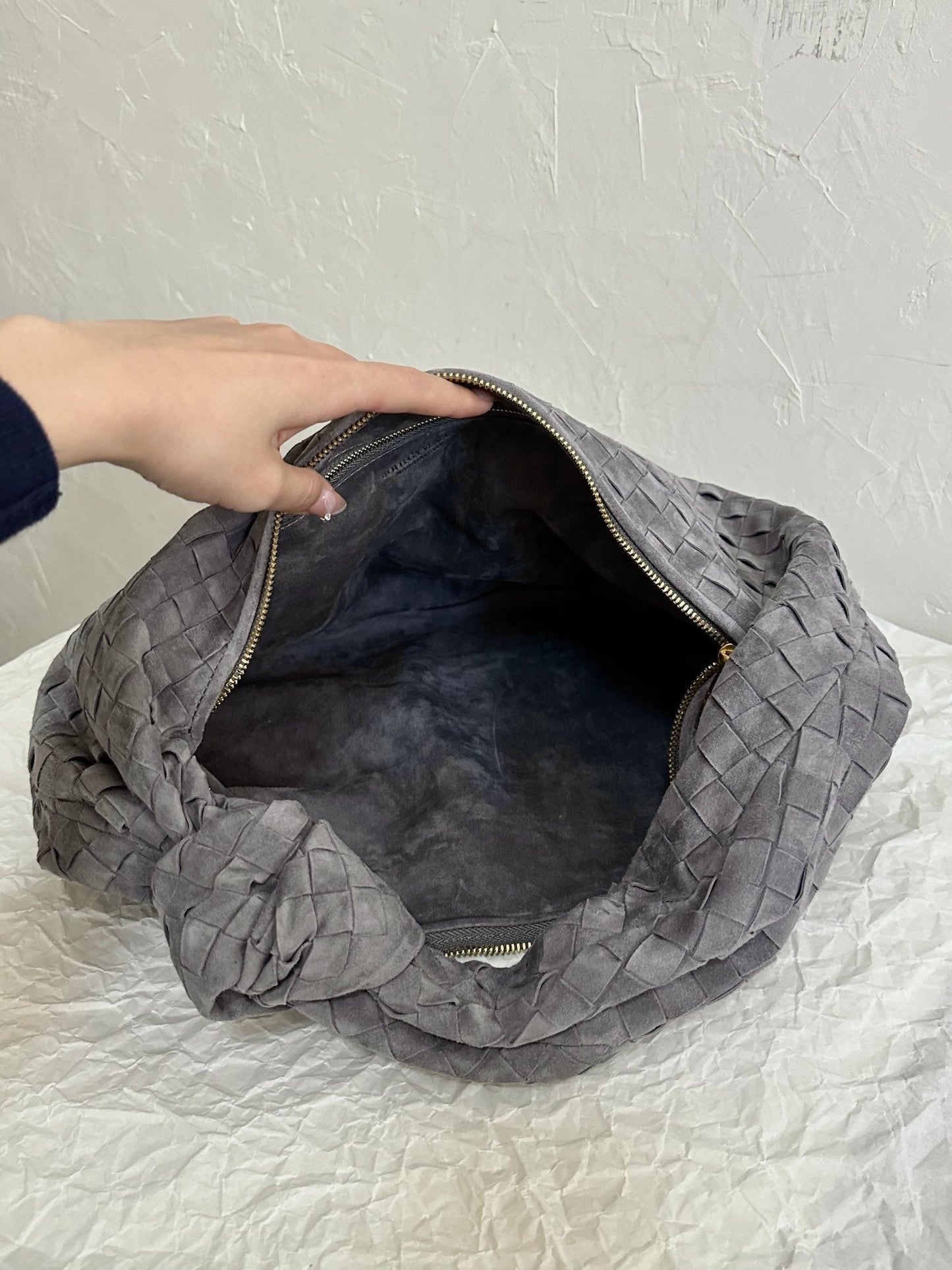 BV SMALL JODIE 48CM PIEL GAMUZA GRIS