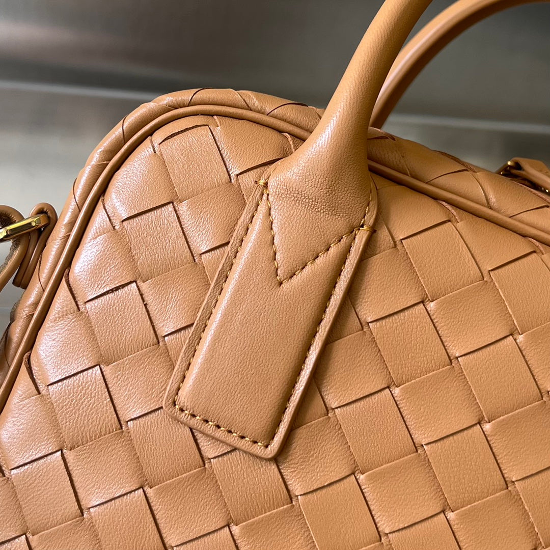 BV GETAWAY PEQUEÑO 23CM PIEL DE CORDERO MARRÓN