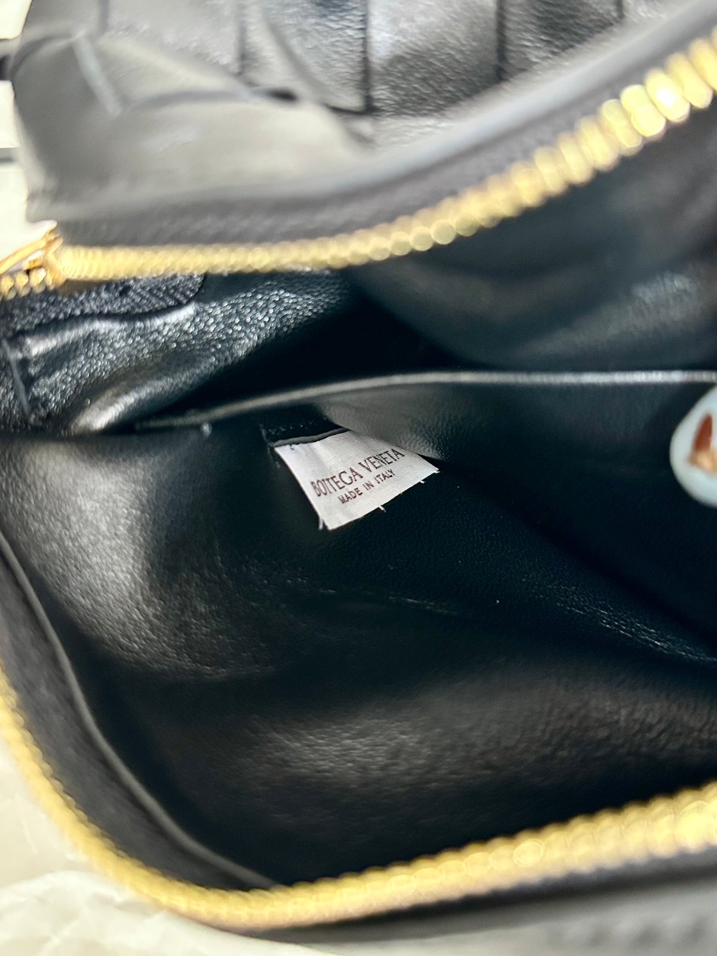 BV LOOP MINI 17CM PIEL DE BECERRO NEGRA