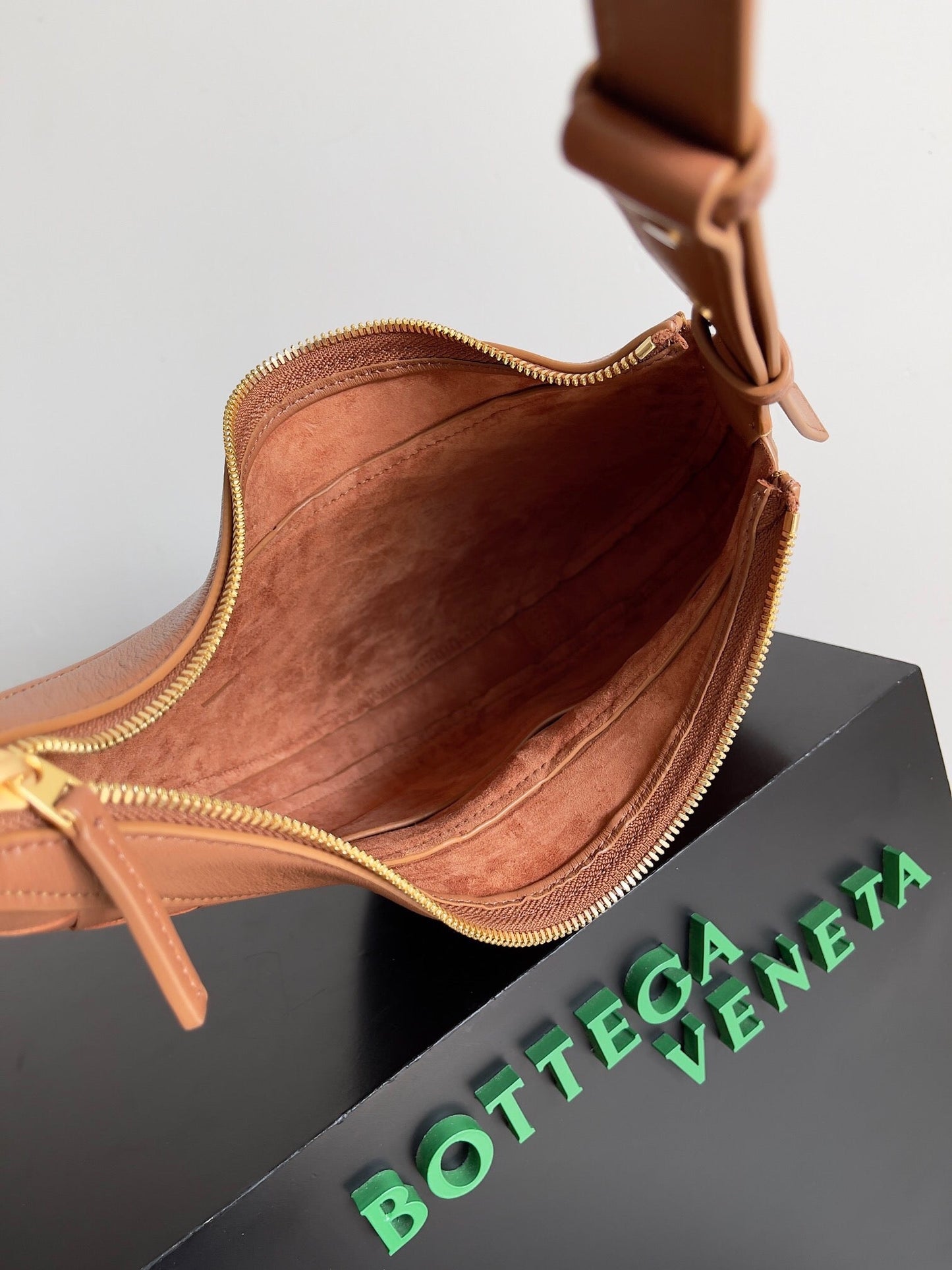 BV PETITE GOUTTE 32CM CUIR D'AGNEAU MARRON