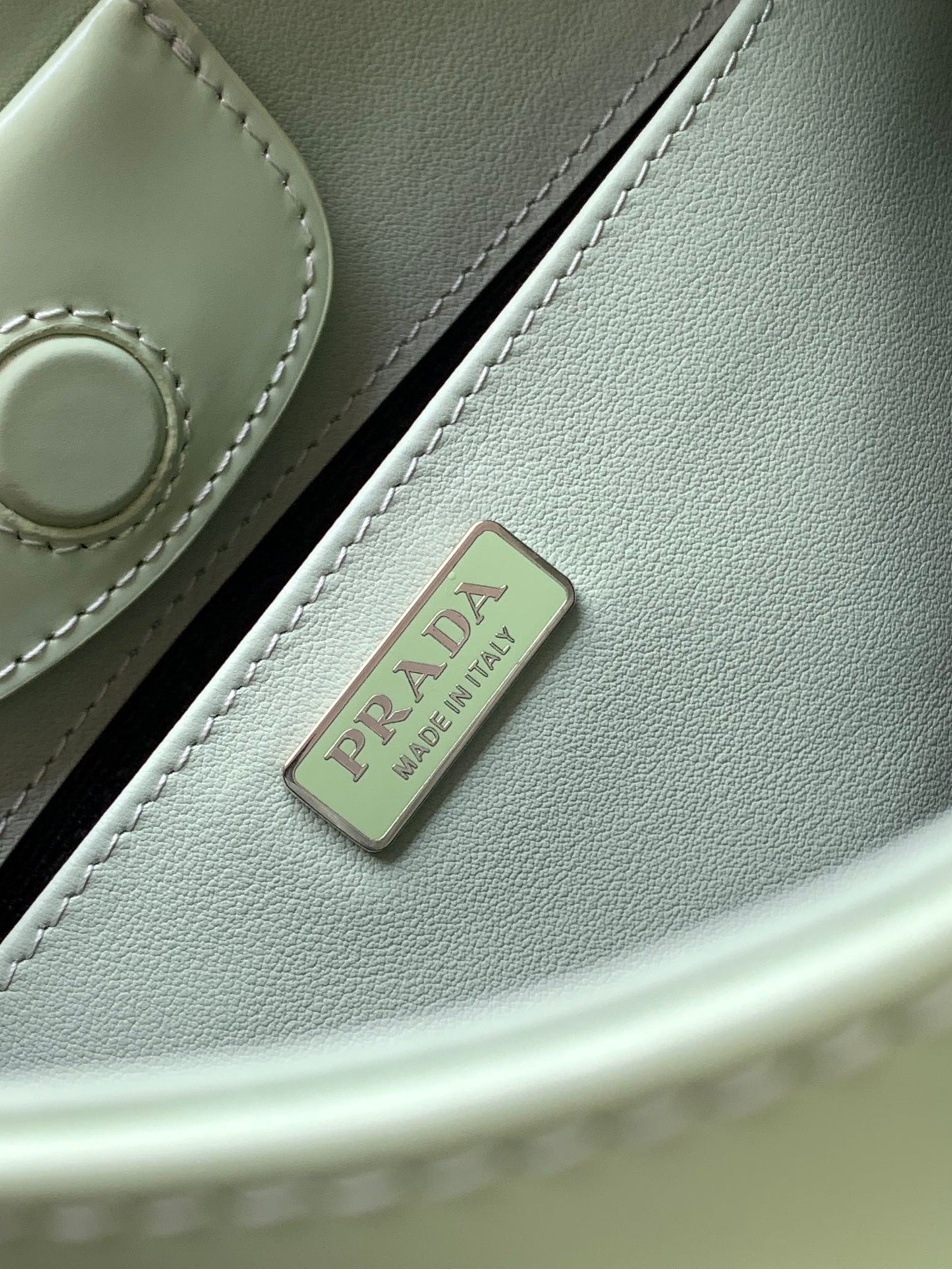 BOLSO DE HOMBRO CLEO 30 DE PIEL CEPILLADA VERDE CLARO