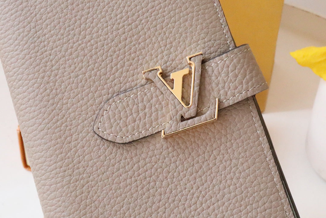 CARTERA VERTICAL CAPUCINES GRIS
