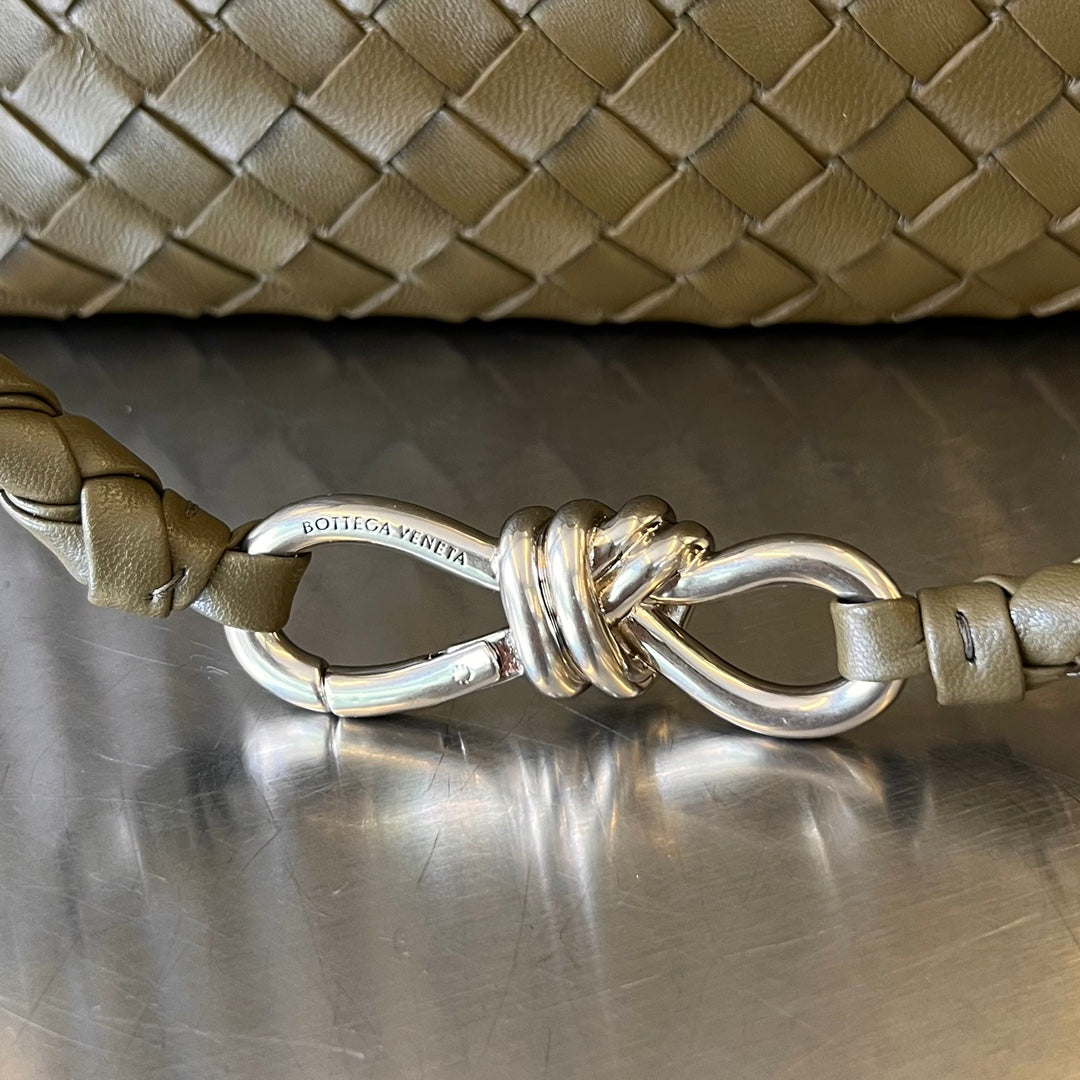 BV ANDIAMO MEDIANO 32CM PIEL DE CORDERO OLIVA