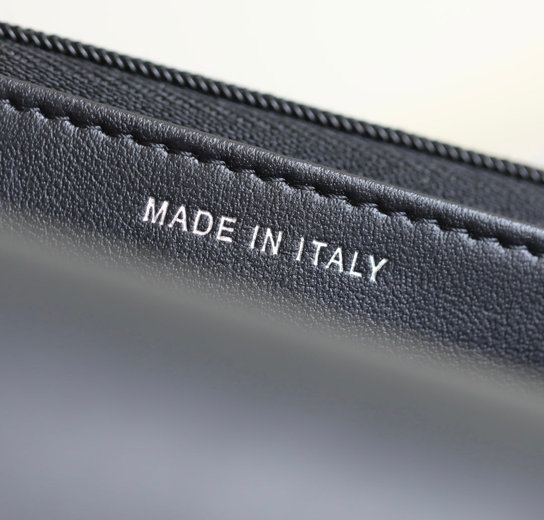 CC WOC 19 AGNEAU NOIR QUINCAILLERIE ARGENTÉE