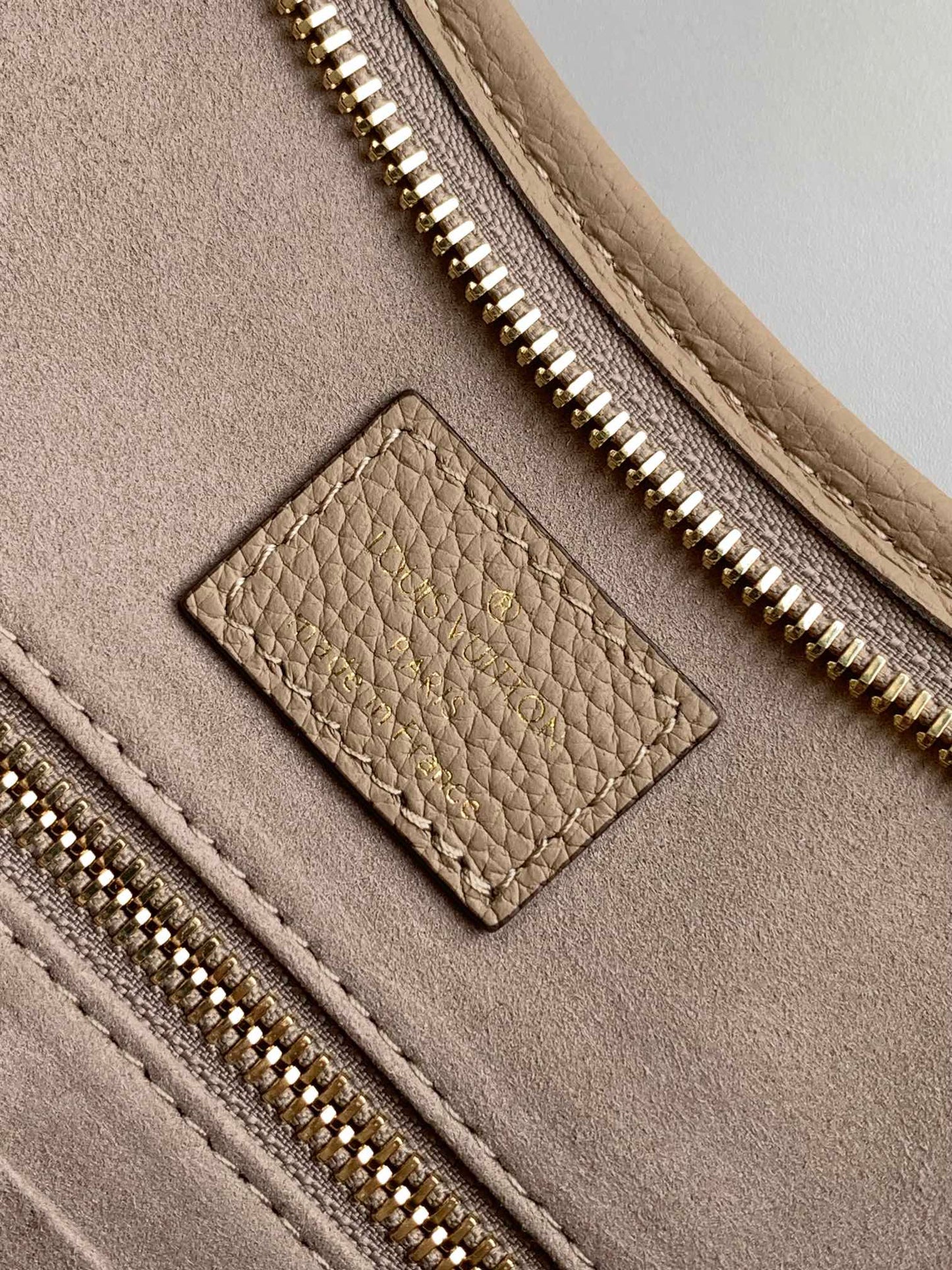 BOLSO DE MANO MM 39 MONOGRAMA BEIGE PIEL DE VACUNO GRANULADA