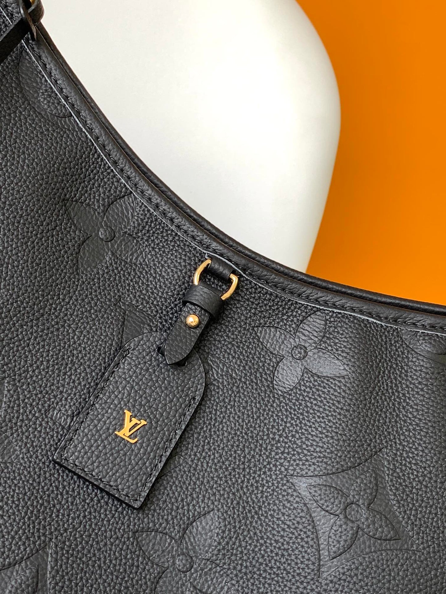 SAC FOURRE-TOUT MM 30 EN CUIR DE VACHE GRAINÉ NOIR