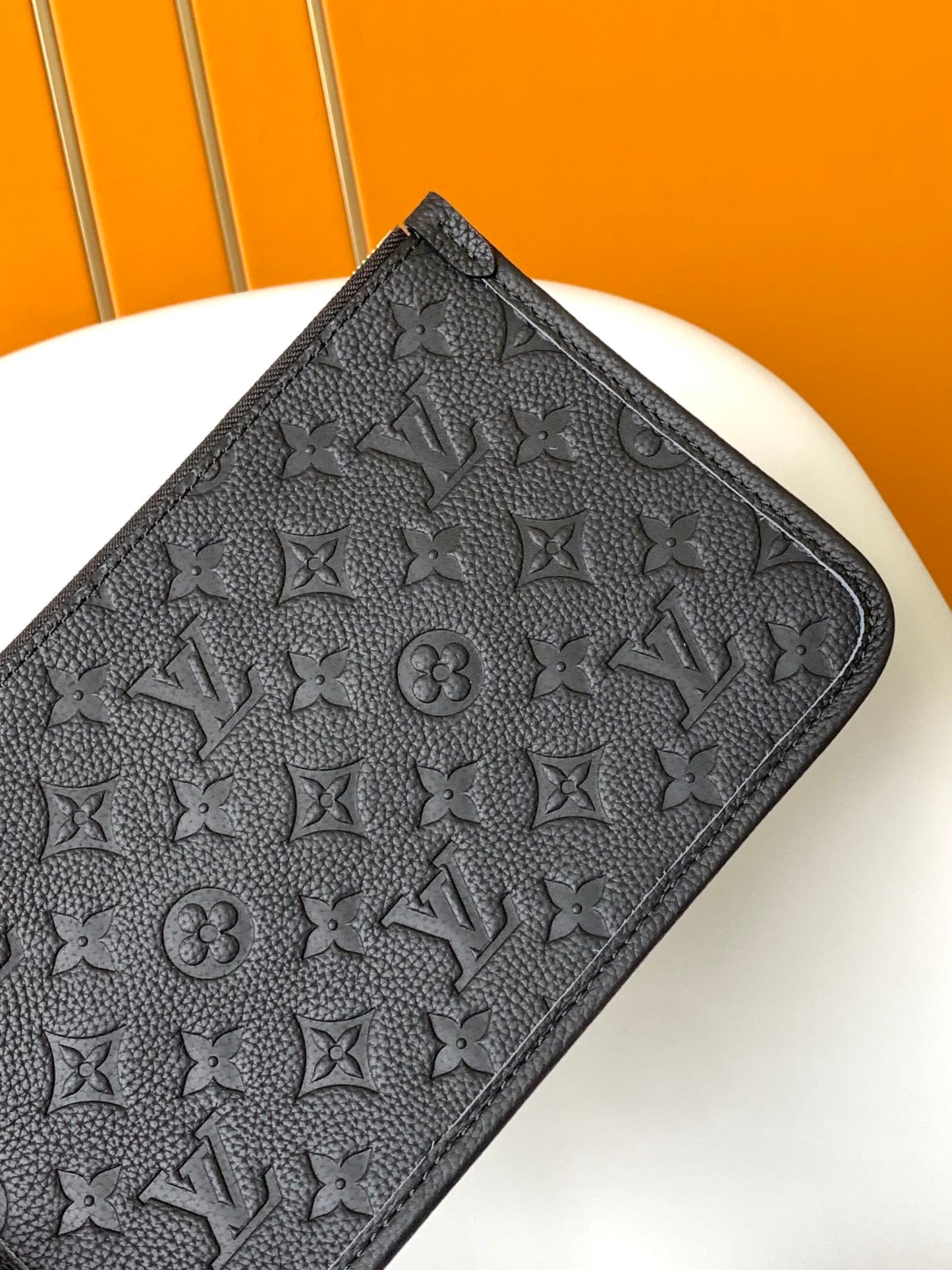 SAC FOURRE-TOUT MM 30 EN CUIR DE VACHE GRAINÉ NOIR