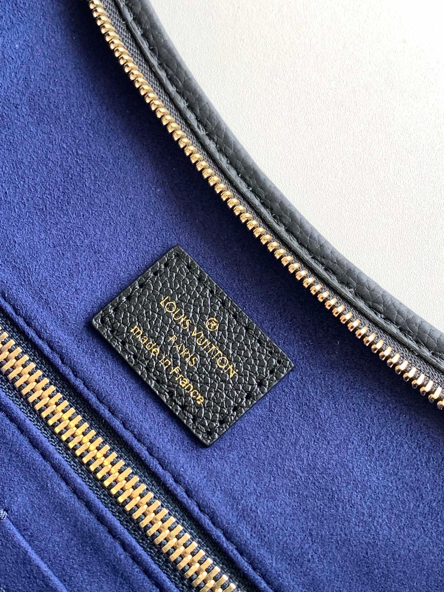 SAC FOURRE-TOUT MM 30 EN CUIR DE VACHE GRAINÉ NOIR