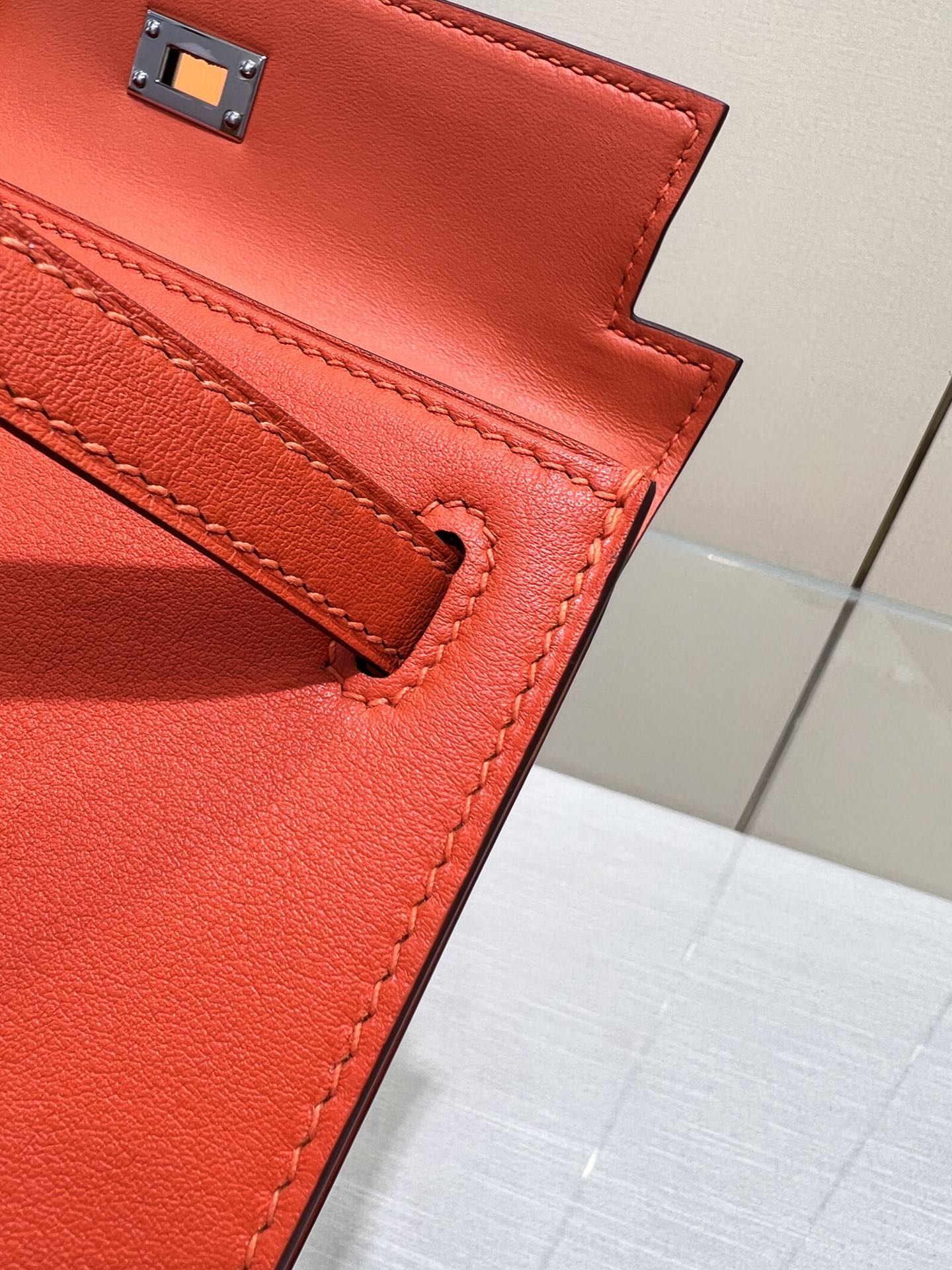 BOLSO DE POCHETTE HM KELLY 22 CM RED SWIFT CON HERRAJES DE PLATA