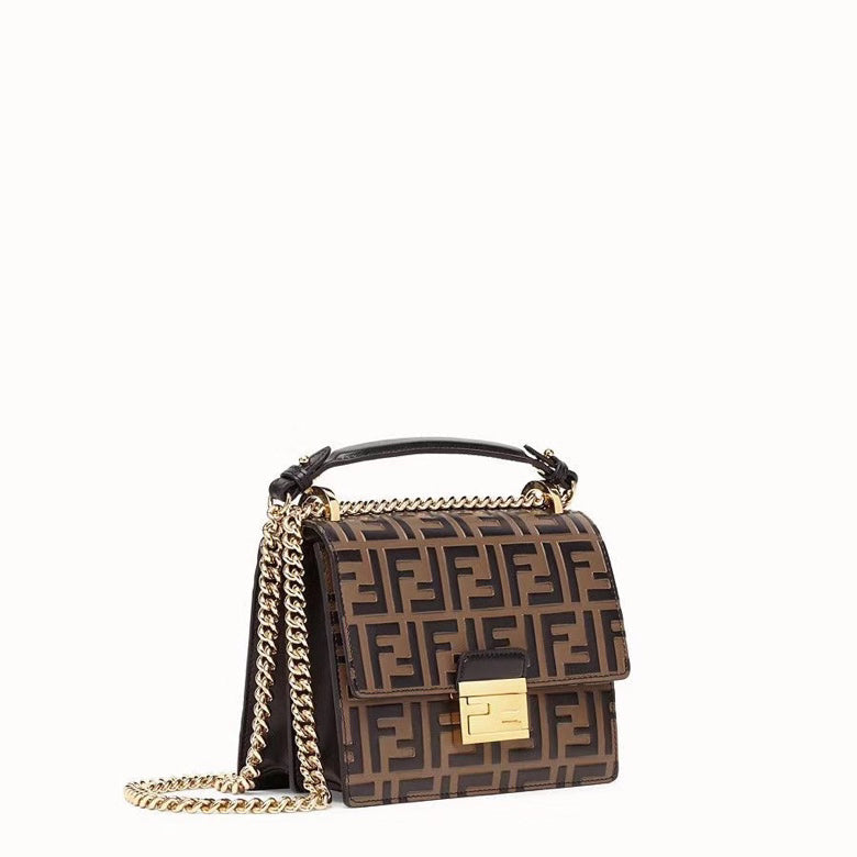 BOLSO FENDI KANI 19 DE PIEL DE BECERRO MEZCLA NEGRA Y MARRÓN CHOCOLATE CON HERRAJES DORADOS