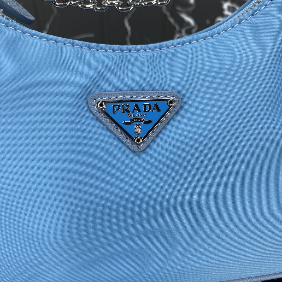 BOLSO PRA HOBO 22 EN RE-NYLON AZUL ZAFIRO
