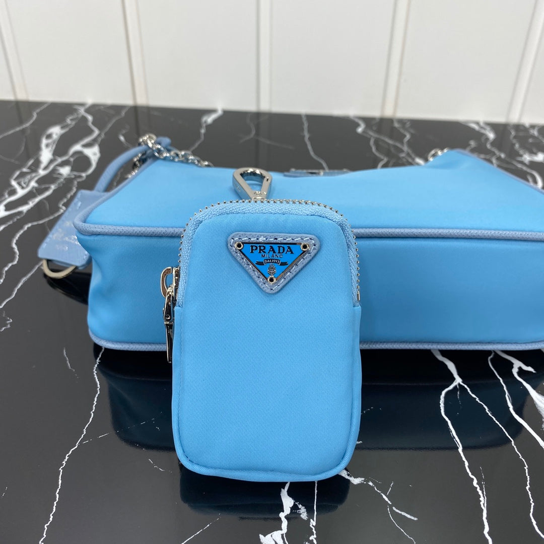 BOLSO PRA HOBO 22 EN RE-NYLON AZUL ZAFIRO
