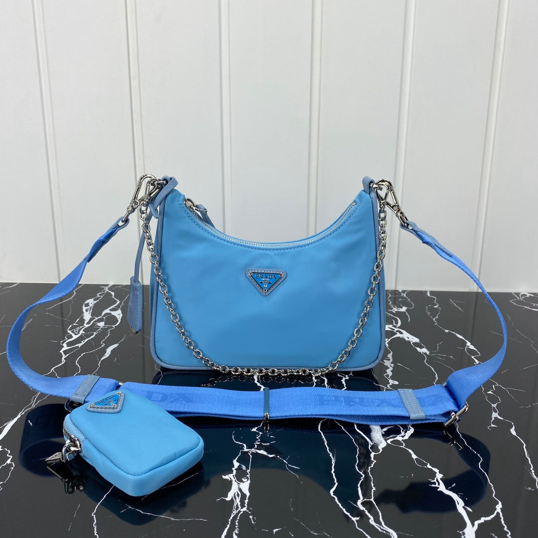 BOLSO PRA HOBO 22 EN RE-NYLON AZUL ZAFIRO