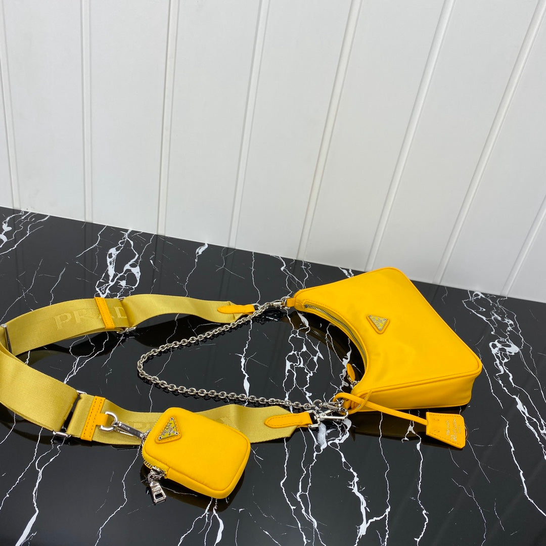 BOLSO PRA HOBO 22 EN RE-NYLON AMARILLO ÁMBAR