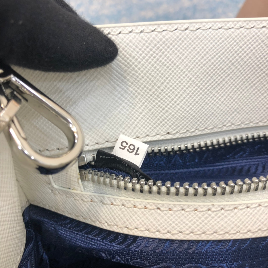 SAC PRA MINI 23 EN CUIR SAFFIANO BLANC