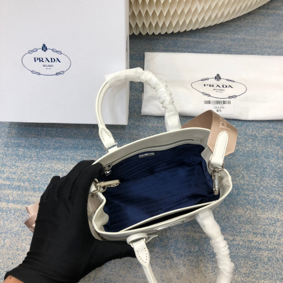 BOLSO PRA MINI 23 EN PIEL SAFFIANO BLANCA