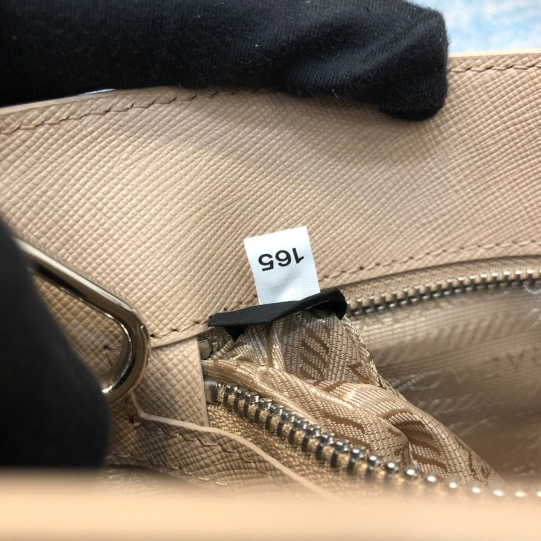 BOLSO PRA MINI 23 DE PIEL SAFFIANO BEIGE TAN BEIGE