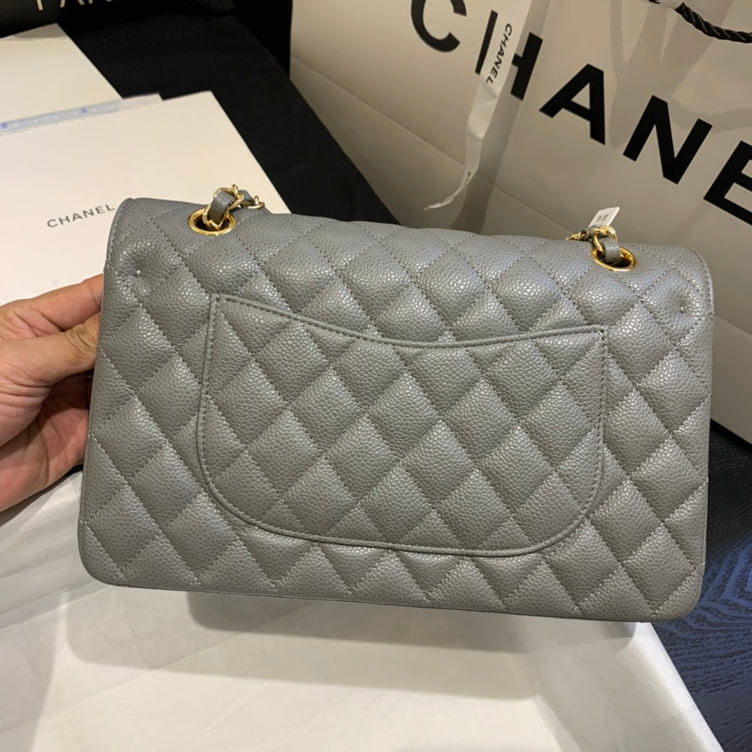 Bolso con solapa mediano 25 gris oscuro caviar ghw