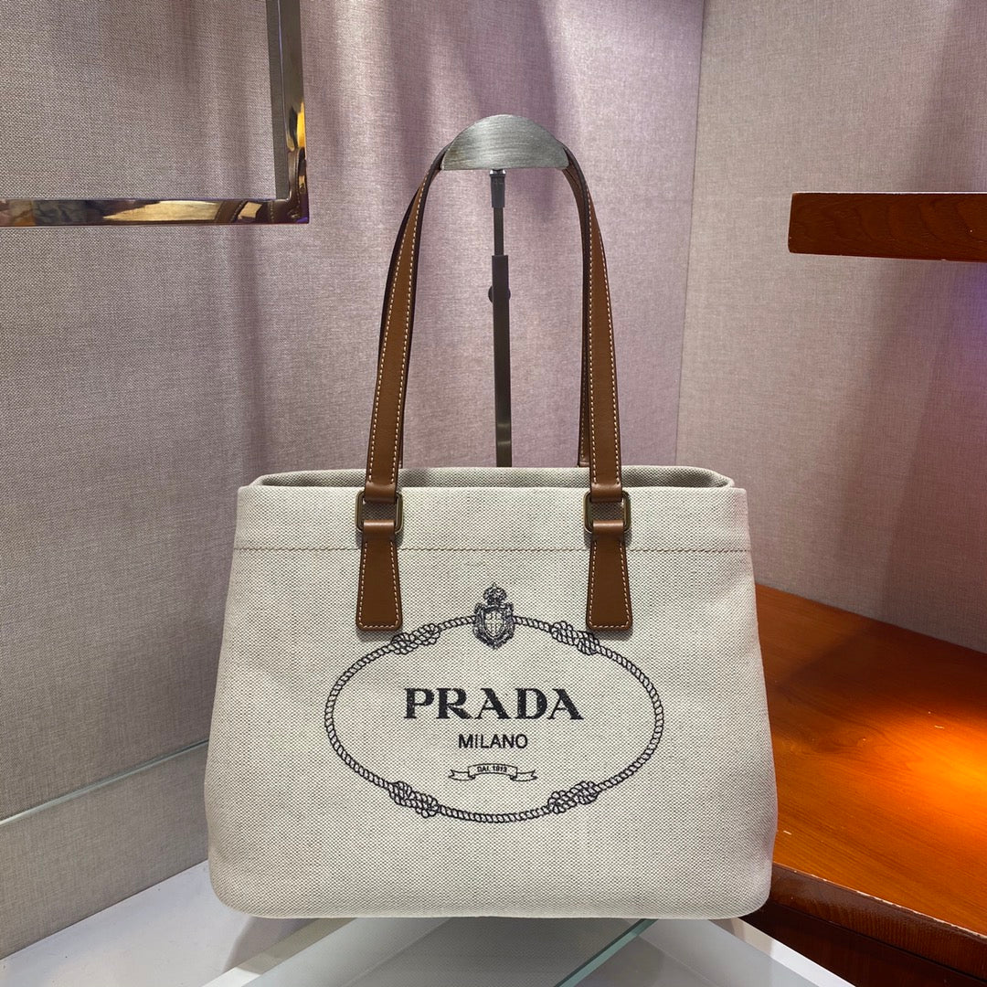 BOLSO TOTE 33 DE LONA BLANCA Y ASA DE PIEL DE BECERRO MARRÓN