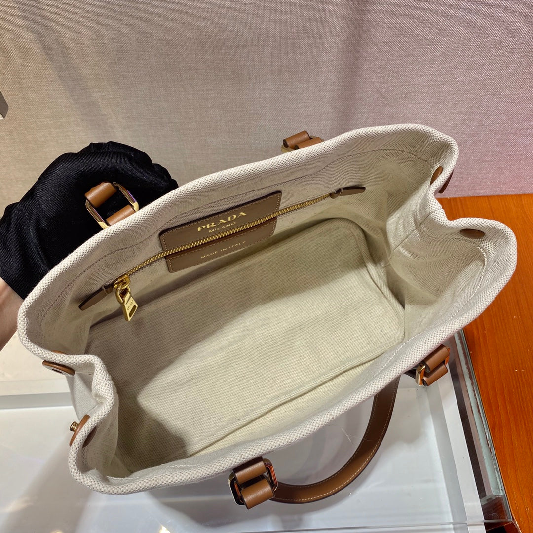 BOLSO TOTE 33 DE LONA BLANCA Y ASA DE PIEL DE BECERRO MARRÓN