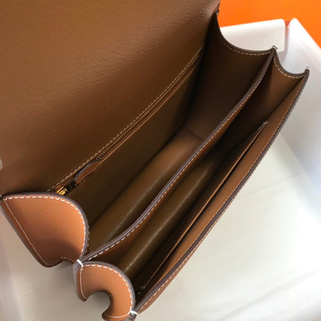 Constance 24 Gold, cuero Epsom, herrajes dorados