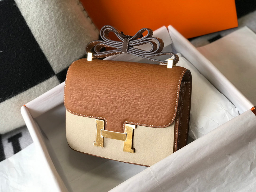 Constance 24 Gold, cuero Epsom, herrajes dorados