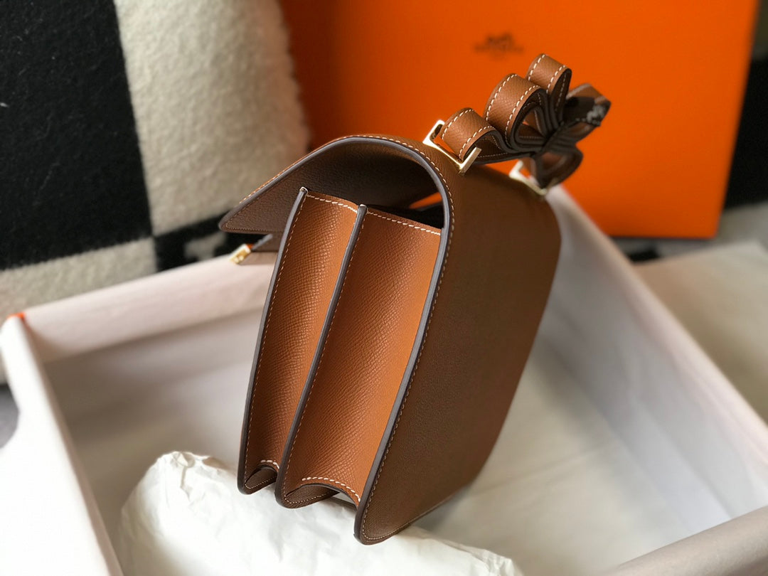 Constance 24 Gold, cuero Epsom, herrajes dorados