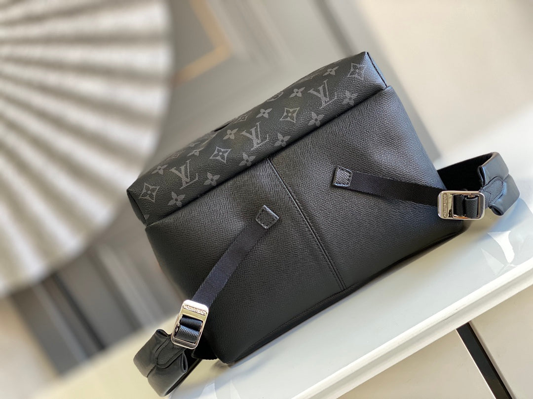 MOCHILA DISCOVERY 40 EN LONA NEGRA CON MONOGRAMA