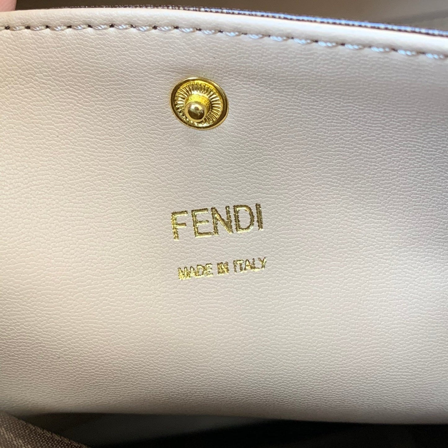 Bolso Peekaboo X-lite mediano de 30 cm, piel de cordero negra, herrajes dorados