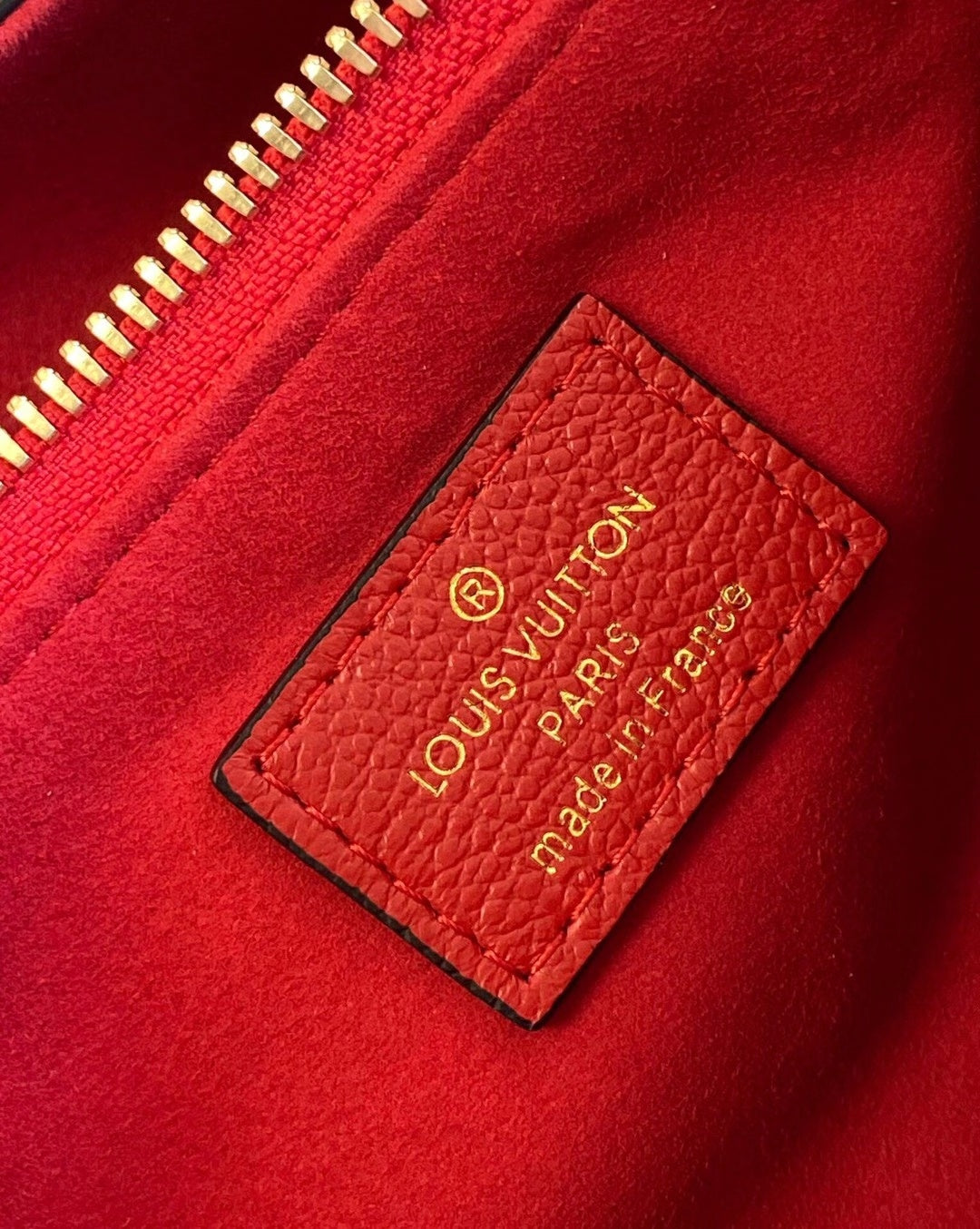 Bolso de hombro Surene BB de 24 cm con cadena y lona monograma de piel de becerro roja