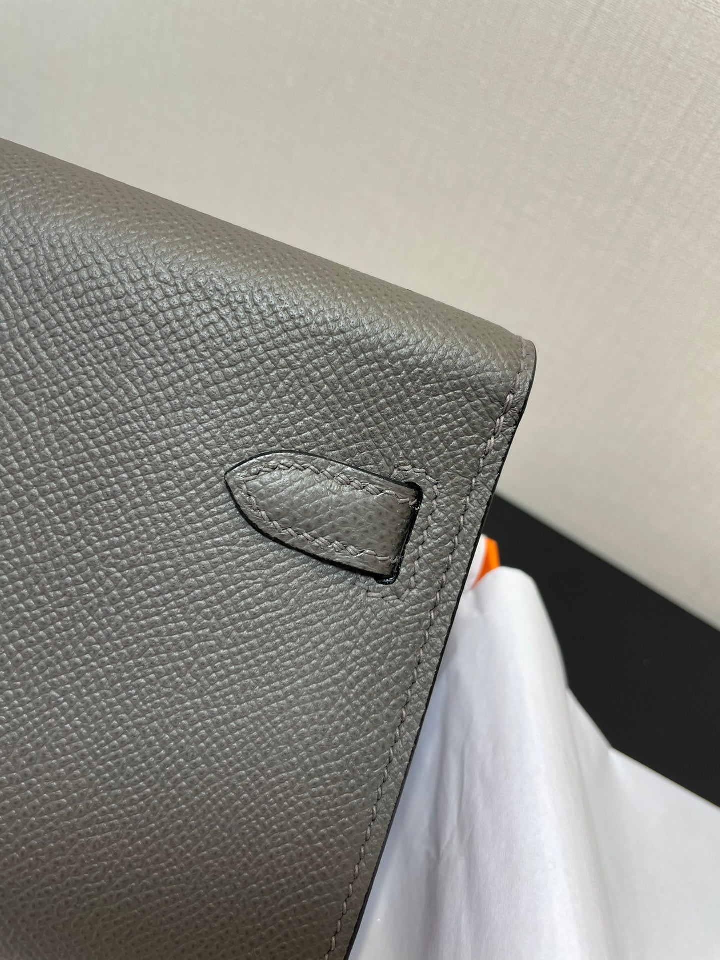 Cartera Kelly To Go de 20,5" con hardware dorado Epsom