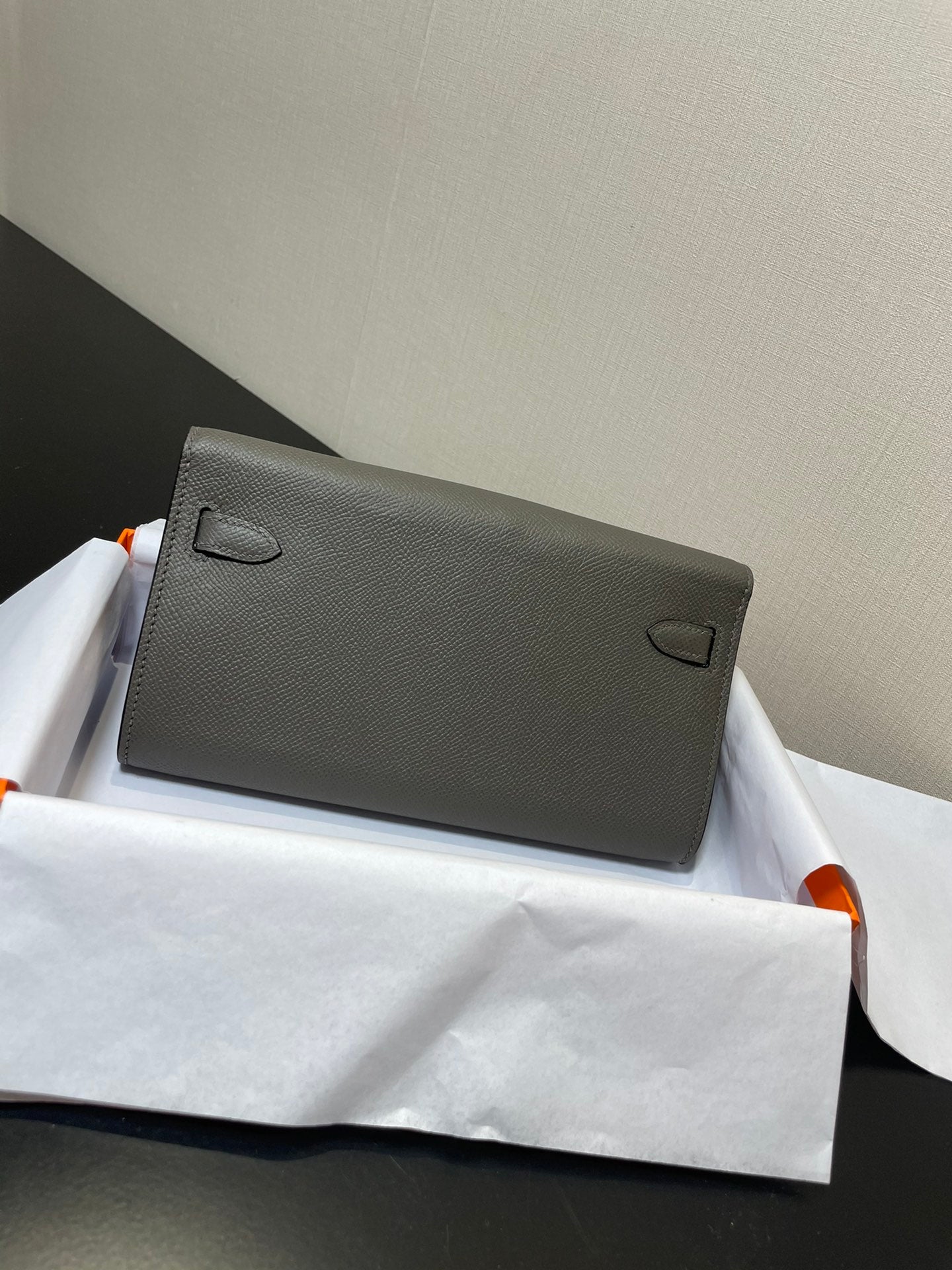 Cartera Kelly To Go de 20,5" con hardware dorado Epsom