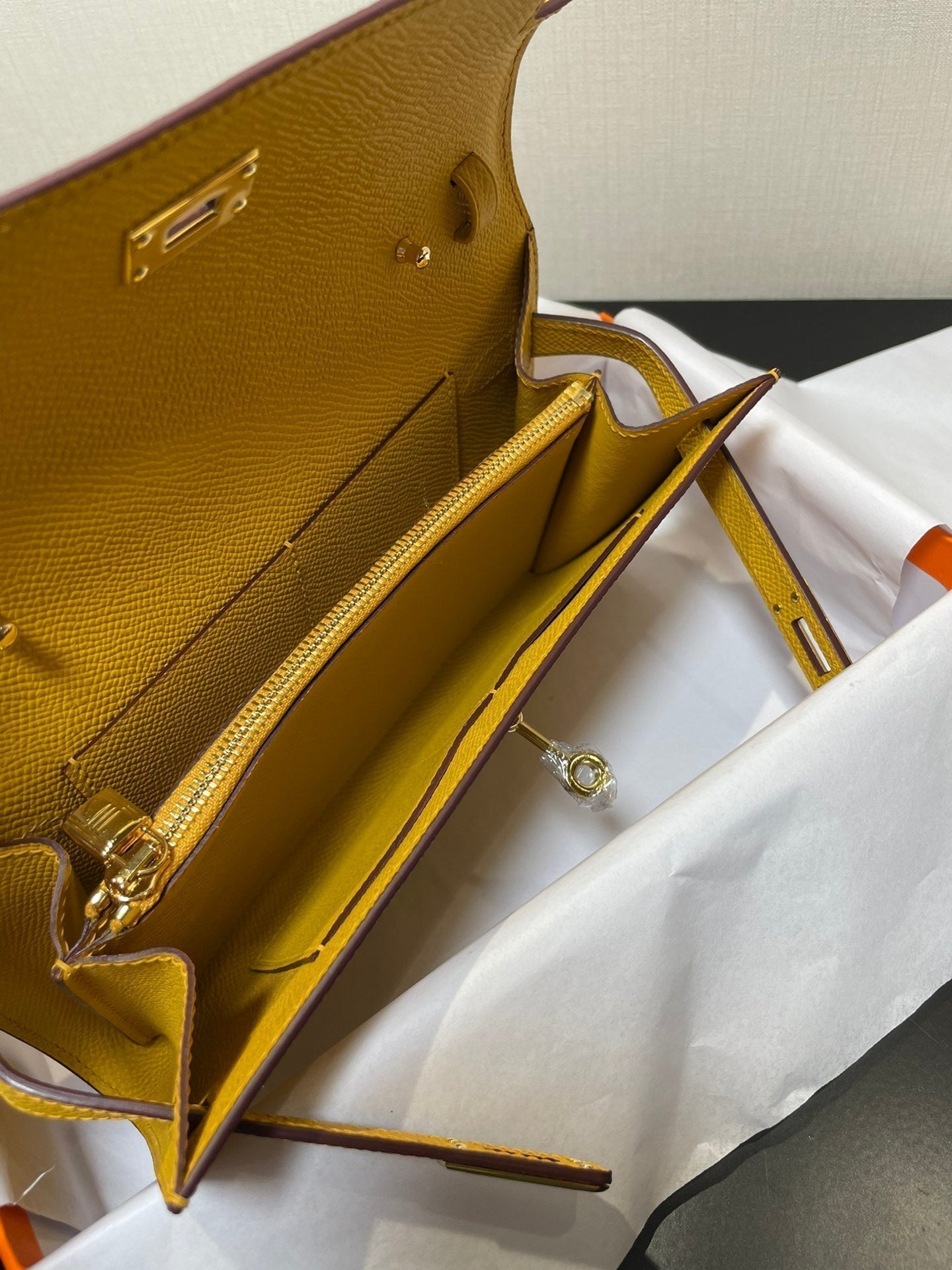 Kelly WOC 20.5 amarillo Epsom Gold Hardware