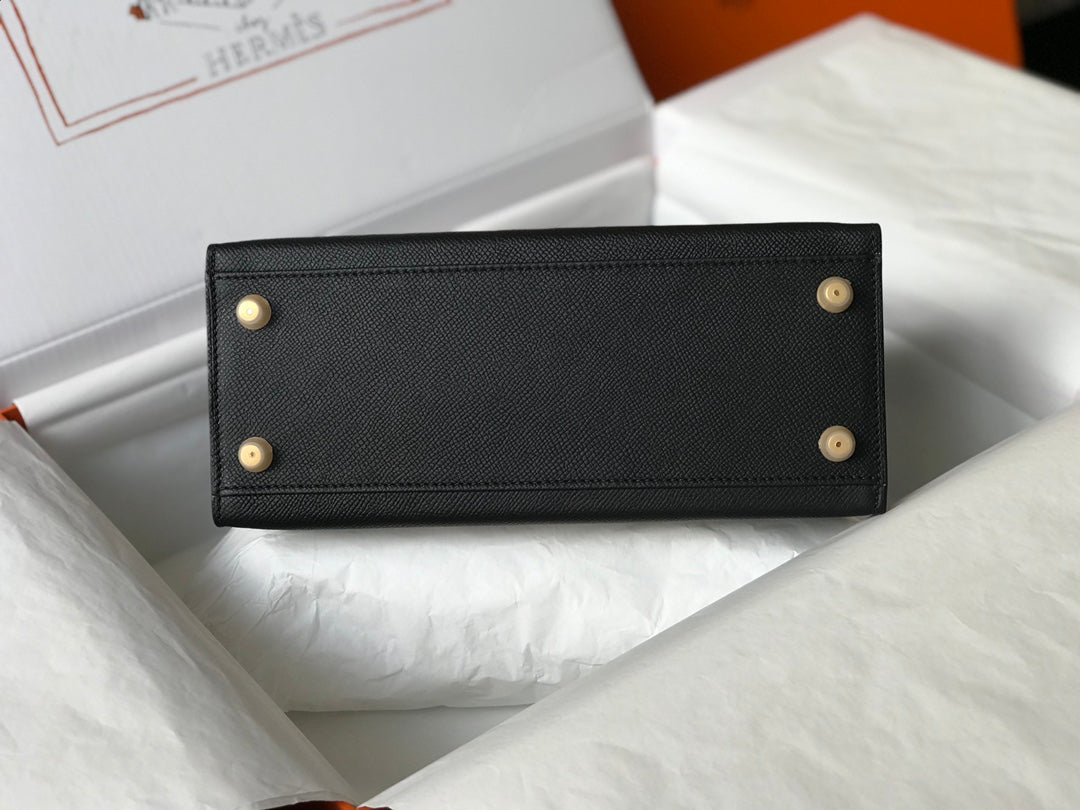 Hm Kelly 32 cm en cuir Epsom noir avec finitions dorées