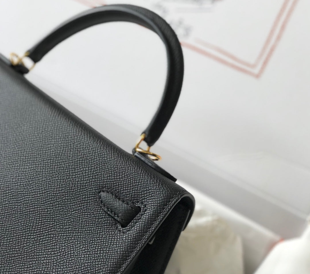 Hm Kelly 32 cm en cuir Epsom noir avec finitions dorées
