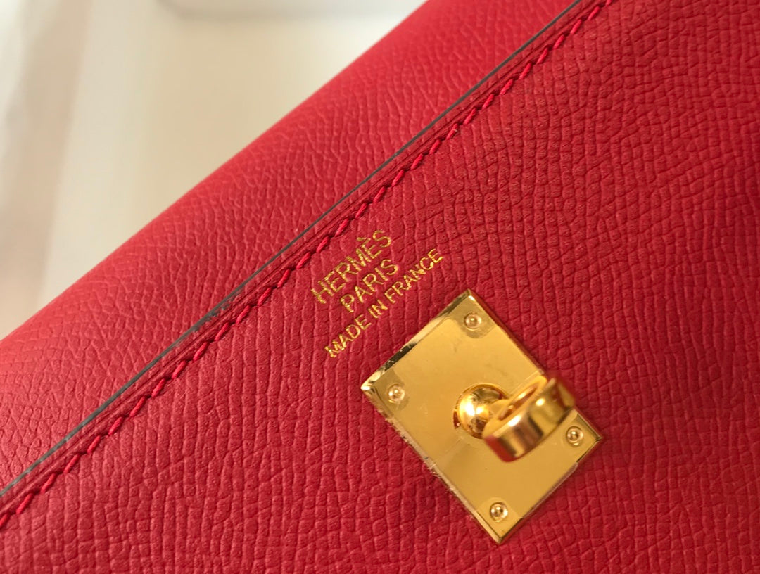 Hm Kelly 32 cm en cuir Epsom rouge foncé avec finitions dorées