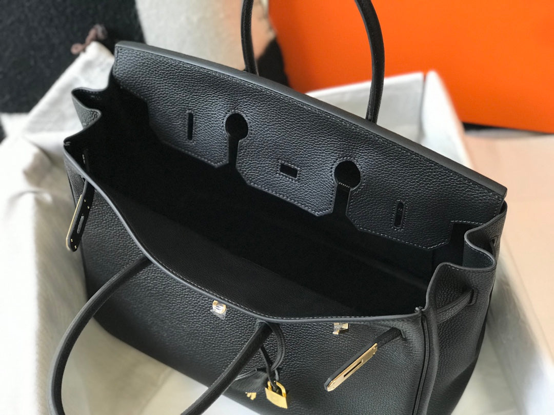 HM BIRKIN 30CM PIEL TOGO NEGRA CON HERRAJES DORADOS