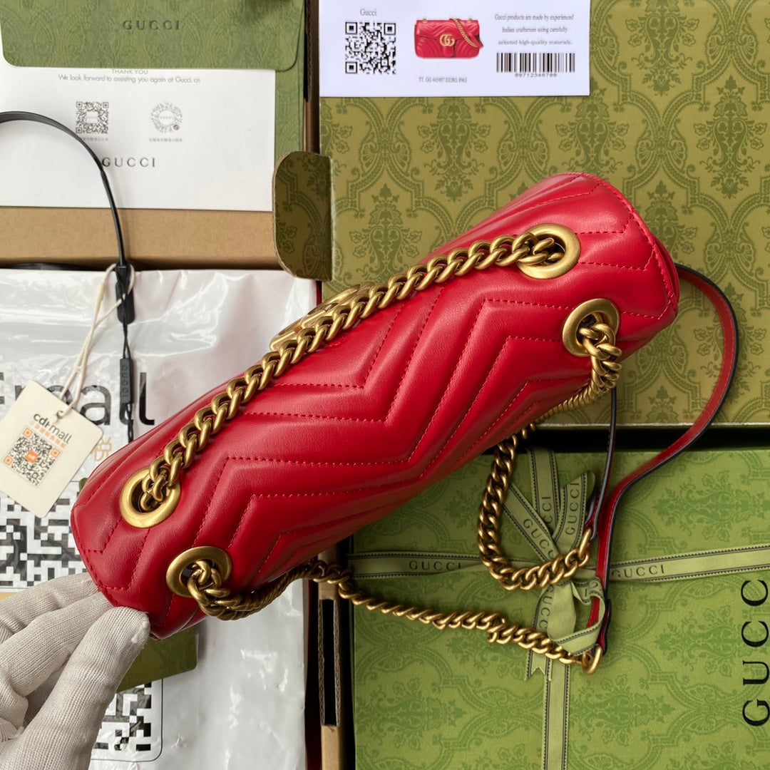 gg marmont 26 cm en cuir de veau rouge avec accessoires dorés