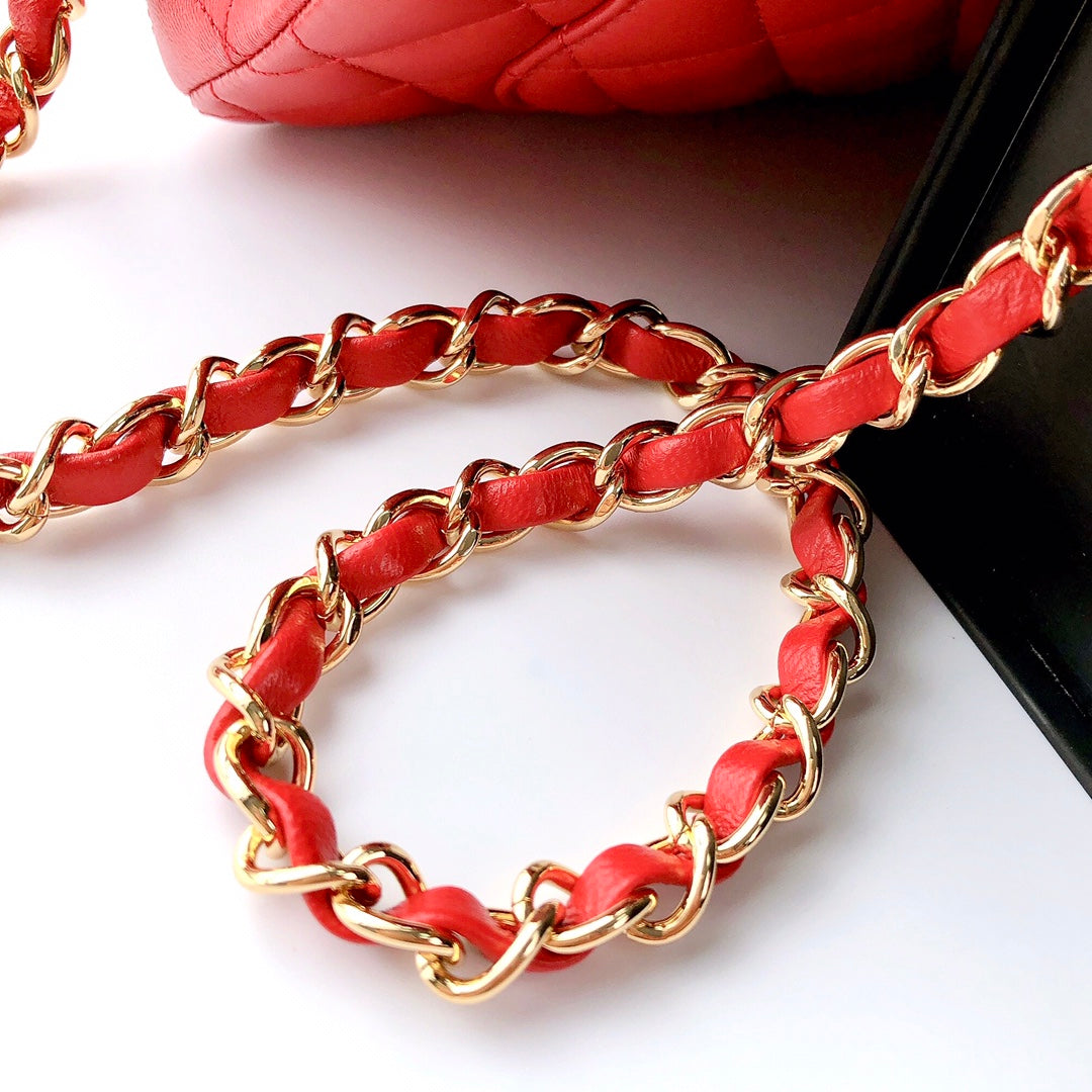MINI BOLSO RECTANGULAR CON SOLAPA 20CM PIEL DE CORDERO ROJA HERRAJES DORADOS