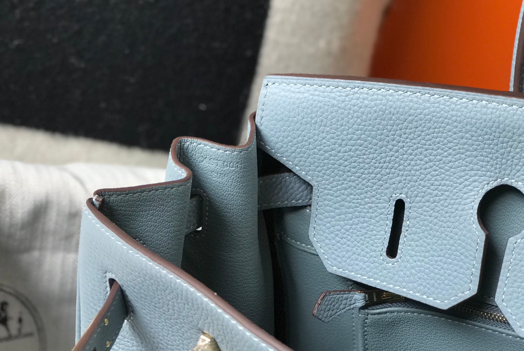 HM BIRKIN 35CM PIEL TOGO AZUL CIELO CON HERRAJES DORADOS
