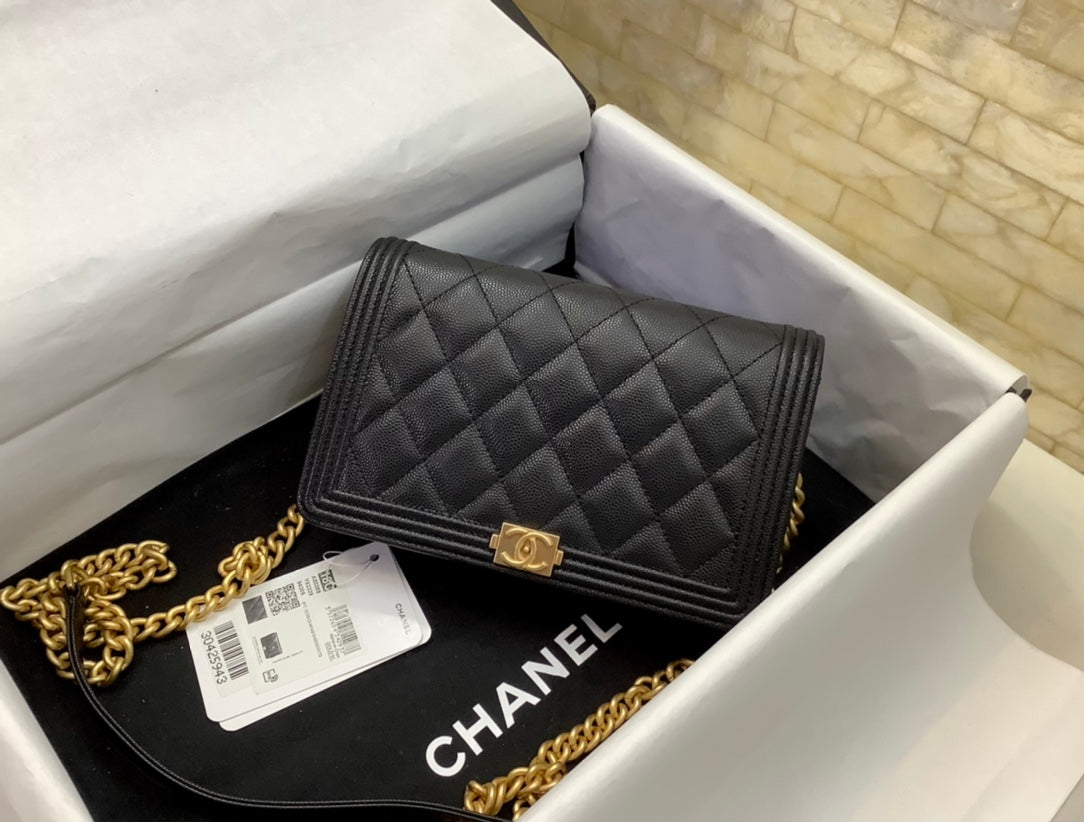 CC Leboy WOC 19 cm, acolchado negro, herrajes dorados caviar