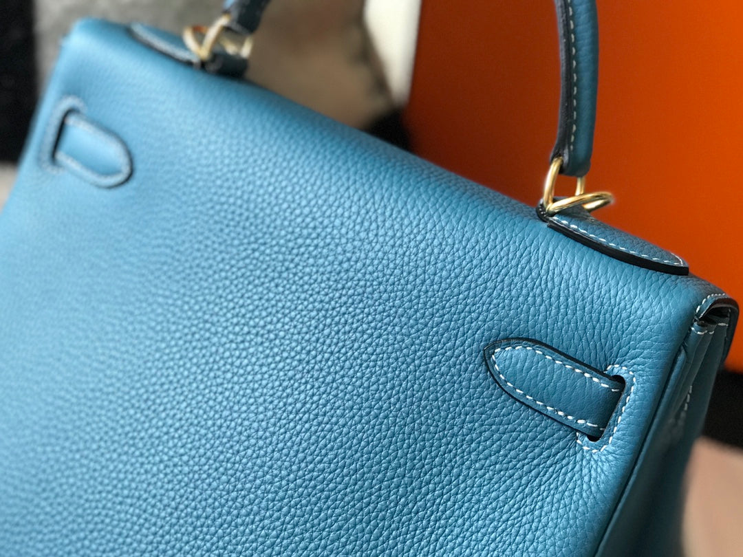 Hm Kelly 32 cm en cuir Togo bleu denim avec finitions dorées