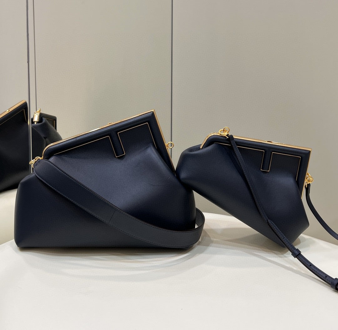 BOLSO FENDI FIRST SMALL 32 EN PIEL NAPPA NEGRA CON HERRAJES DORADOS