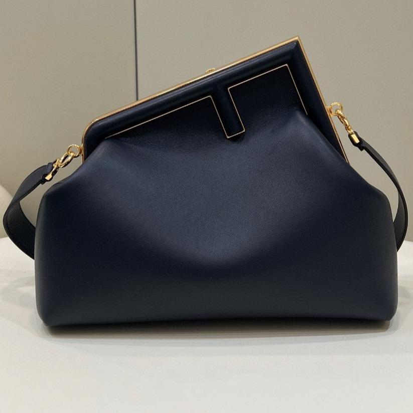 BOLSO FENDI FIRST SMALL 32 EN PIEL NAPPA NEGRA CON HERRAJES DORADOS