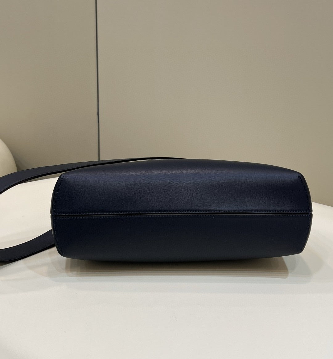 BOLSO FENDI FIRST SMALL 32 EN PIEL NAPPA NEGRA CON HERRAJES DORADOS